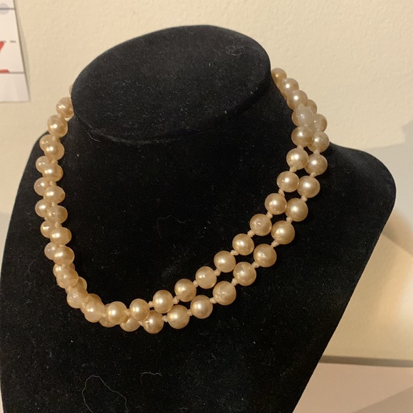 Vintage layered faux pearls necklace 14” - Picture 3 of 6